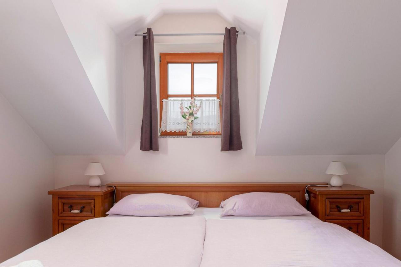 Apartma Metka Medvode Bagian luar foto